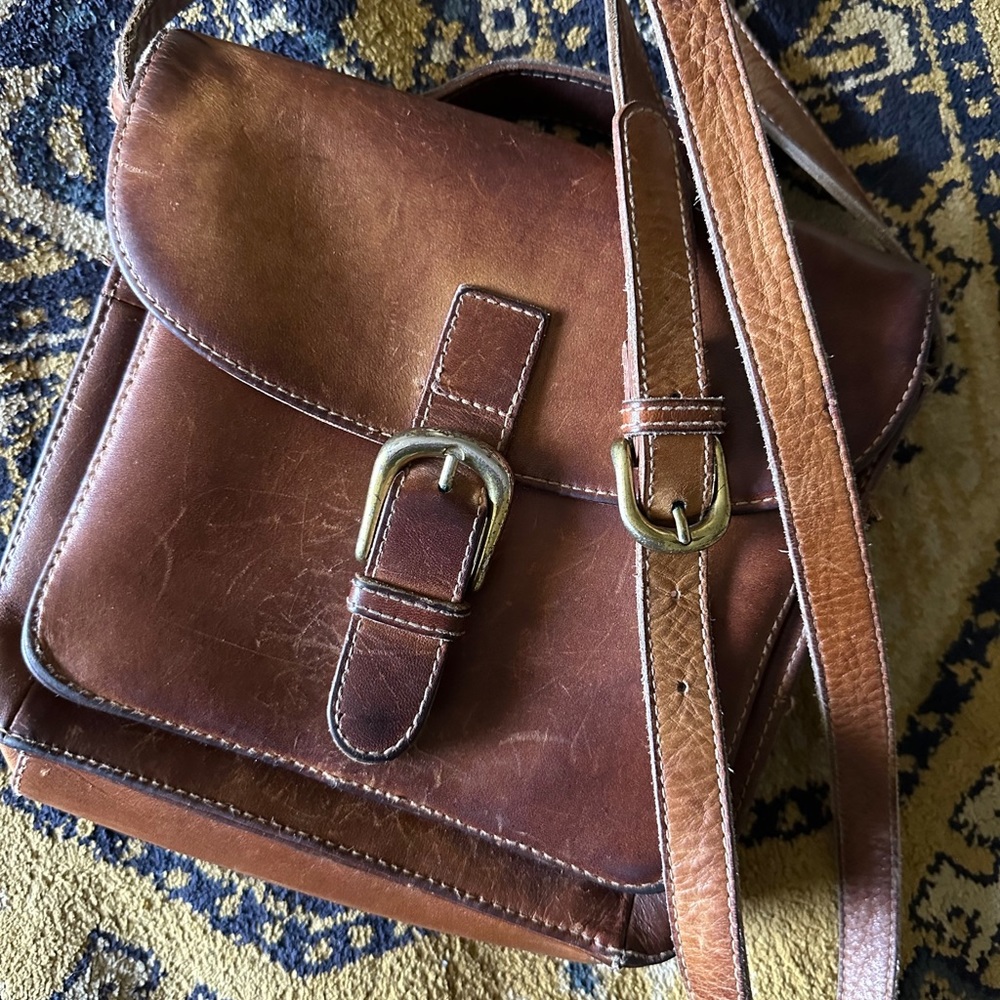 Vintage G.H. BASS & CO crossbody purse